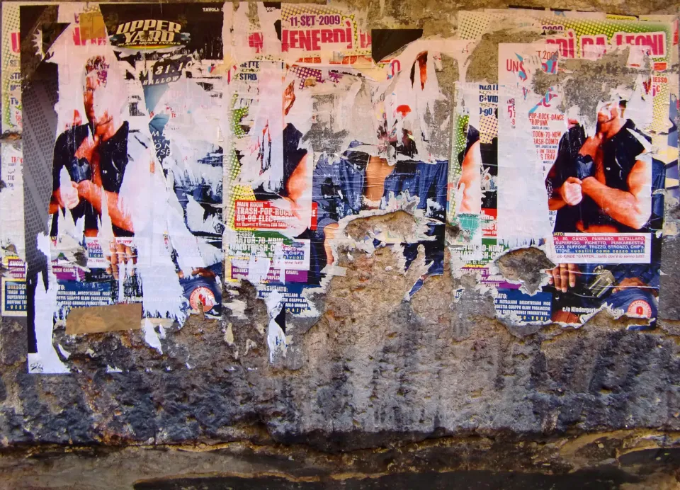 Installation dans la station de métro de Marchienne au Pont, en duo avec Udini (impression photo sur plexi)